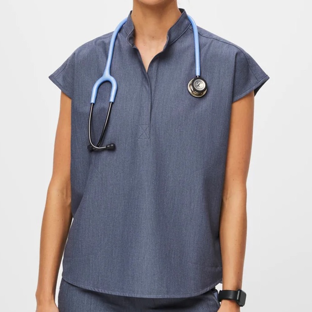 FIGS Rafaella top - Heather Denim